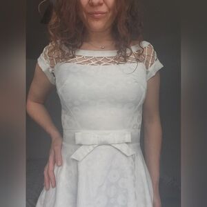 Tatyana Women's Size Small White Dress With A Bow